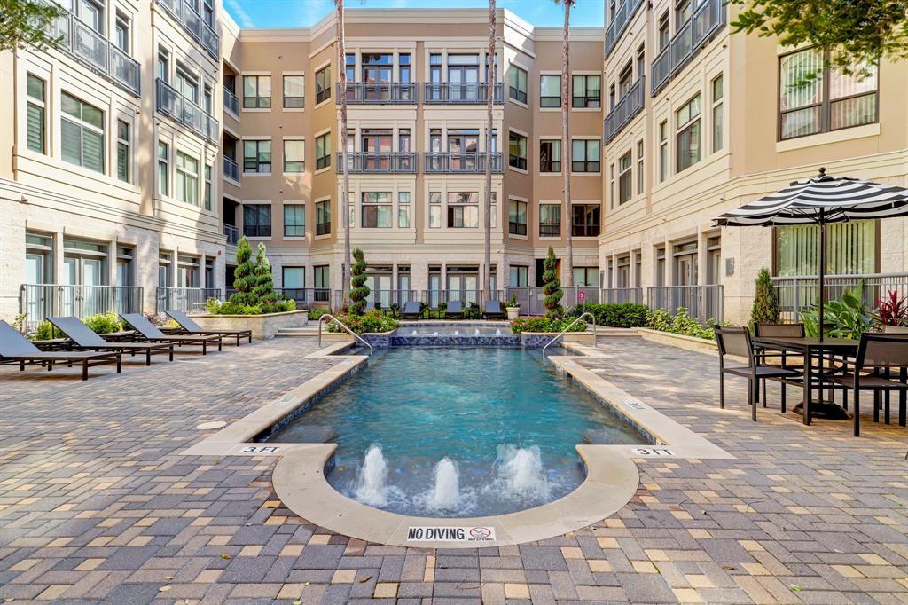 Pool & Courtyard